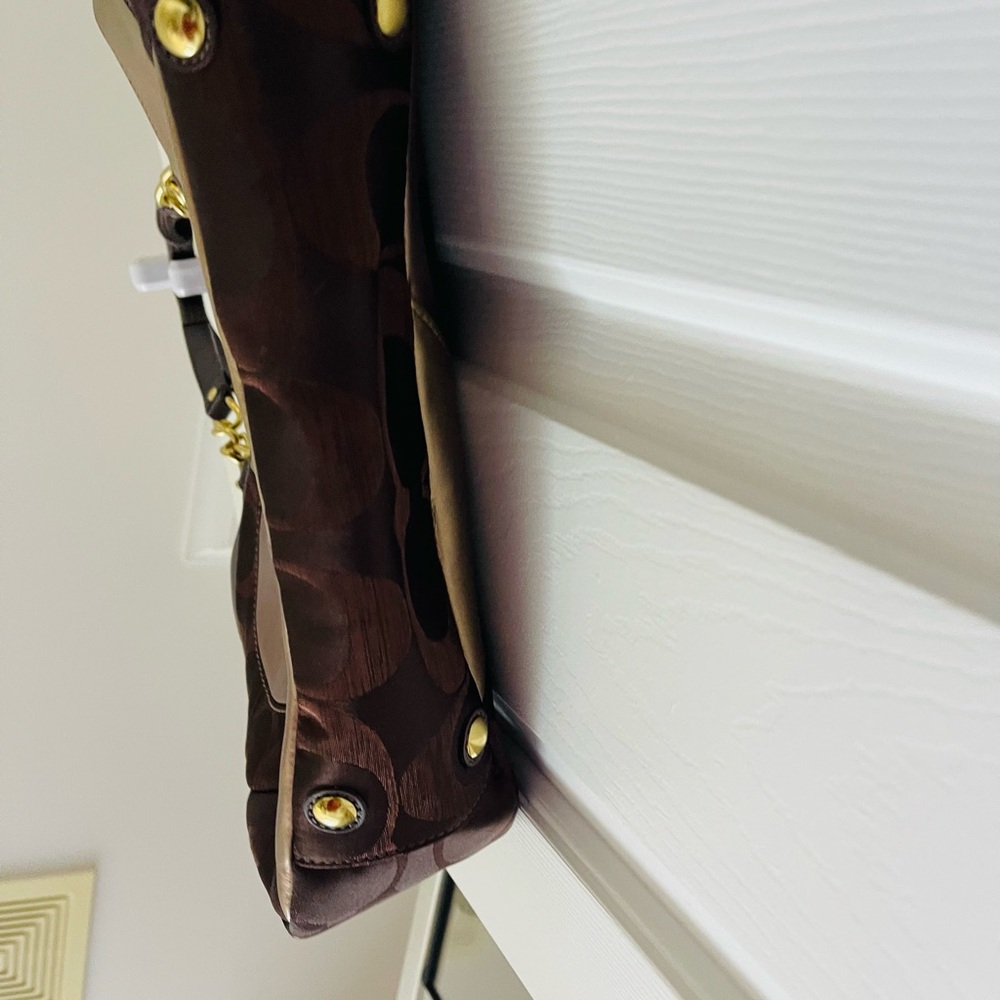 Authentic Coach - Picture 4 of 8